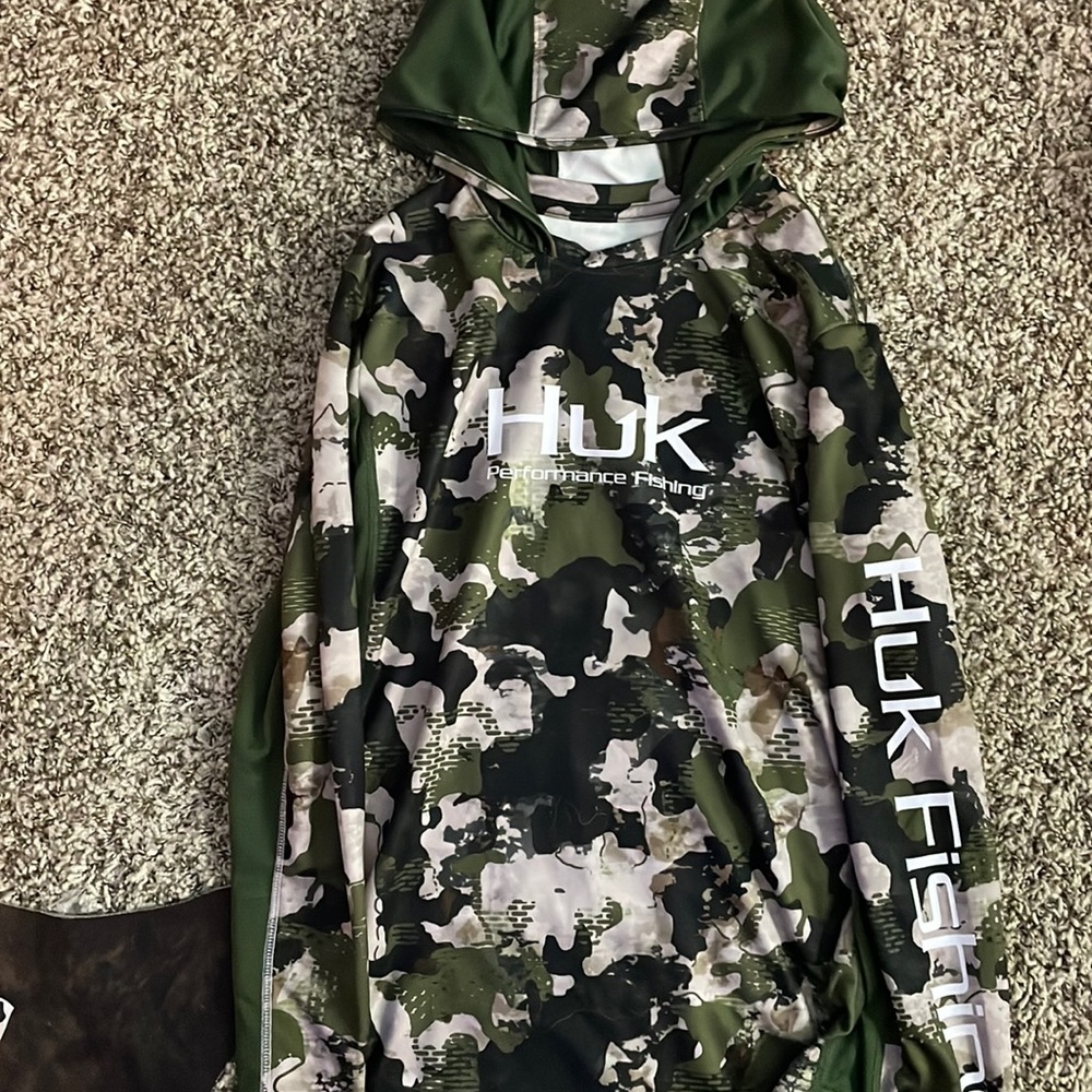 The brand is huk and the shirt is a youth large and isn’t great quality.